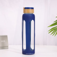 Портативная тонкая стеклянная бутылка для питьевой воды с силиконовым рукавом с бамбуковой крышкой